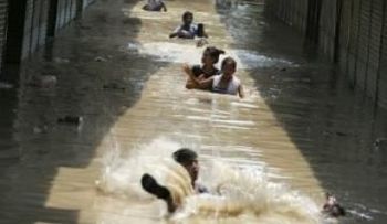 â??Tsunami del Himalayaâ? deja al menos 150 muertos y miles atrapados