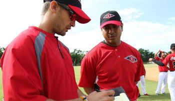 Luis Rojas, manager del Escogido tiene una sonrisa permanente por varios motivos; resalta energía en entrenamientos