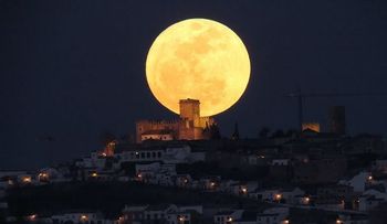 Prepárate para ver la SUPERLUNA mayor y más brillante de los últimos 70 años 