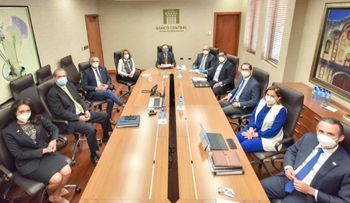 Valdez Albizu y su equipo evalúan nuevas medidas para seguir impulsando la economía 