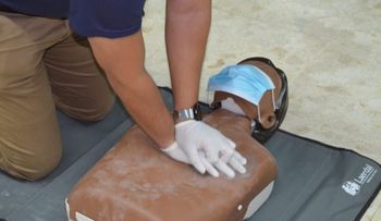 Gobierno educa población sobre reanimación cardiopulmonar con las manos