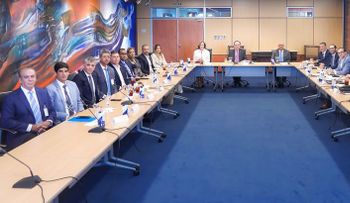 Valdez Albizu se reúne con ACOPROVI y CADOCON para valorar medidas de estímulo monetario al sector Construcción