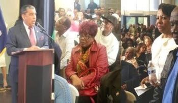 Congresista Espaillat se reúne a casa llena con afroamericanos Bronx