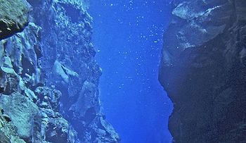 Descubren aguas subterráneas que triplican las de los mares