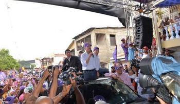 Danilo Medina dice que le lleva 40 puntos a Luis Abinader 