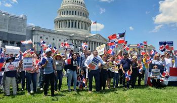En Washington también protestan por repostulación de Danilo 