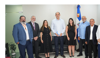 Suplidores de medicamentos reconocen eficiencia de  Adolfo Pérez en PROMESECAl