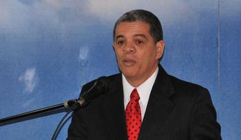 Presidente Medina destituye la ministra de Educación por Carlos Amarante Baret; quita director del CEA