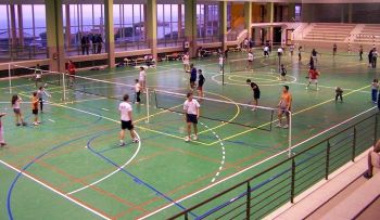 Neyba barre en el torneo nacional de bádminton