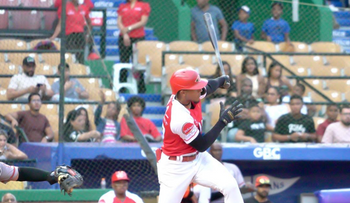 Leones caen 4-3 frente a Toros en el Quisqueya