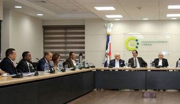 Siguen reuniones por pacto eléctrico