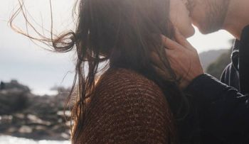 El beso sirve para curar numerosas enfermedades (Video)