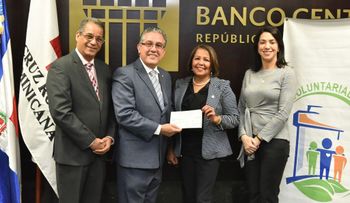 Voluntariado Bancentraliano entrega RD$ 723,000 como aportación al banco de sangre Cruz Roja Dominicana