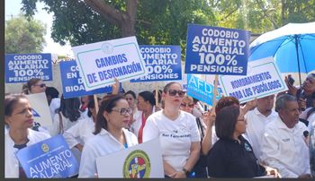 Mujeres activas de la CNUS apoyan lucha reivindicativa para trabajadores de la salud