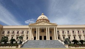 Danilo fija por decreto en RD$2.4 MM viviendas de bajo costo
