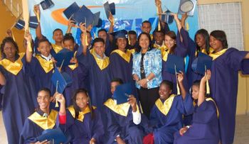 INAVI patrocina curso de ingles en San Pedro de Macorís.