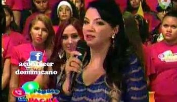 Presentadora confunde a María Diaz con la India Canela y le pregunta por el hijo que se mató
