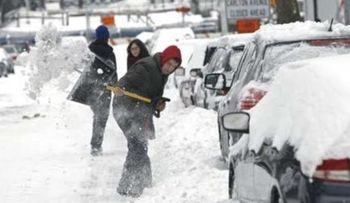 Como evitar multas por acumulación nieve frente a edificios y posibles efectos al removerla