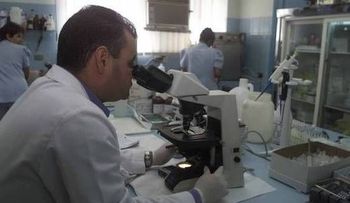 Laboratorios clínicos piden aumento de tarifas