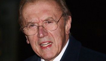 Fallece David Frost, el periodista británico que acorraló a Nixon