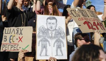 Zelenski dispuesto a modificar su reforma legal para garantizar independencia de agencias anticorrupción
