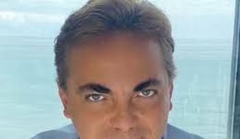  Cristian Castro dice entre lágrimas que verá todos los días a su abuela en sus sueños