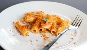 Salsa tóxica: Encuentran niveles peligrosos de plomo en latas de pasta de Nestlé