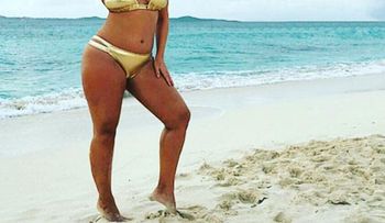 Famosa modelo «Plus size» posa desnuda, mostrando su celulitisâ?¦ ¡La belleza no cree en tallas!
