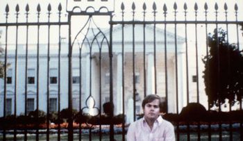 EE.UU.: sale de un hospital psiquiátrico el hombre que intento asesinar al expresidente Ronald Reagan