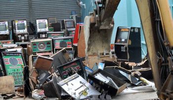 El Ministerio de Hacienda destruye 295 tragamonedas que operaban en la ilegalidad