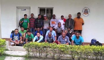 Detienen en costas Puerto Plata velero ilegal con 18 dominicanos y 8 indios