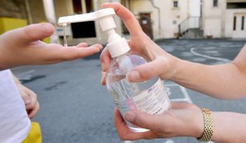 Niños que se emborrachan con gel antibacterial para manos, una creciente tendencia en EE.UU.