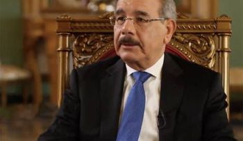 Grupos políticos traman que Danilo aspire sin reformar la Constitución, denuncian conocidos juristas