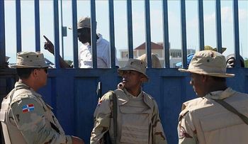 Militares dominicanos detienen a más de un millar de haitianos ilegales