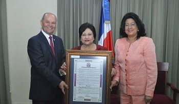 Senado reconoce a profesora Ligia Amada Melo por sus aportes a la Educación Superior