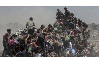 Cruzan más camiones de ayuda desde Egipto hacia Gaza por segundo día consecutivo