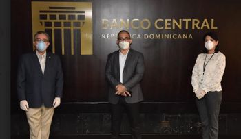 Voluntariado Bancentraliano dona fondos para equipos de ventilación y cilindros de oxígeno para Hospital Regional San Vicente de Paul, de SFM 