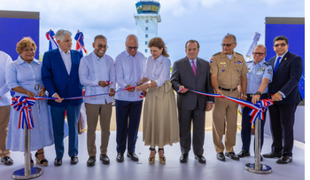 Raquel Peña inaugura torre de control en Base de San Isidro