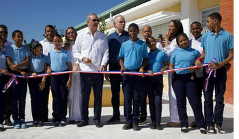 Abinader inaugura liceo y centro educativo en Azua