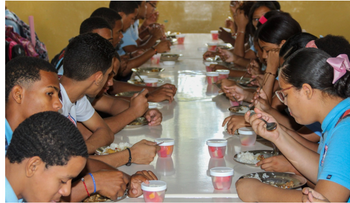 Inabie reduce la sal y controla el azúcar en el menú escolar