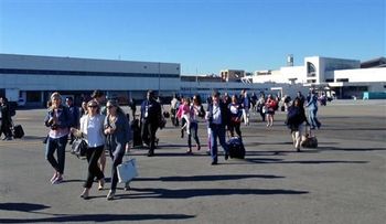 Un muerto por disparos en aeropuerto de Los Ángeles
