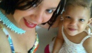 Madre pide ayuda para operación de su hija