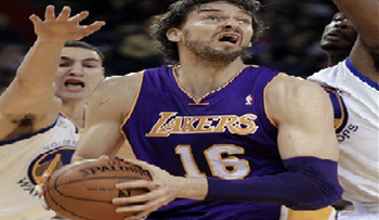 Pau Gasol recibe el galardón Magic Johnson 