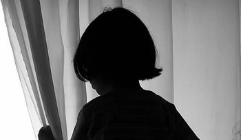 Una niña no puede comer ni beber por un extraño trastorno digestivo 