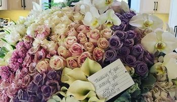 ARod envió un paquetón de flores a Jennifer López que dice: Tu Macho 13â?