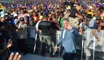 Confrontación; Leonel le recuerda a Danilo que su período es solo por 4 años; encabeza multitudinario acto 