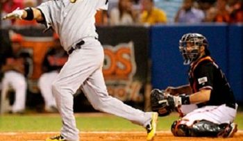 Águilas apalean a las Estrellas 10-3 en Santiago
