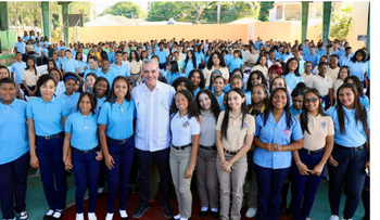 Abinader exhorta a jóvenes de Dajabón