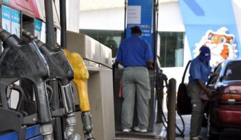  Industria y Comercio baja RD$1.00 a gasolinas; deja el GLP al mismo precio