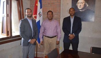PRSC denuncia retiraron estatua de Balaguer del Faro a Colón